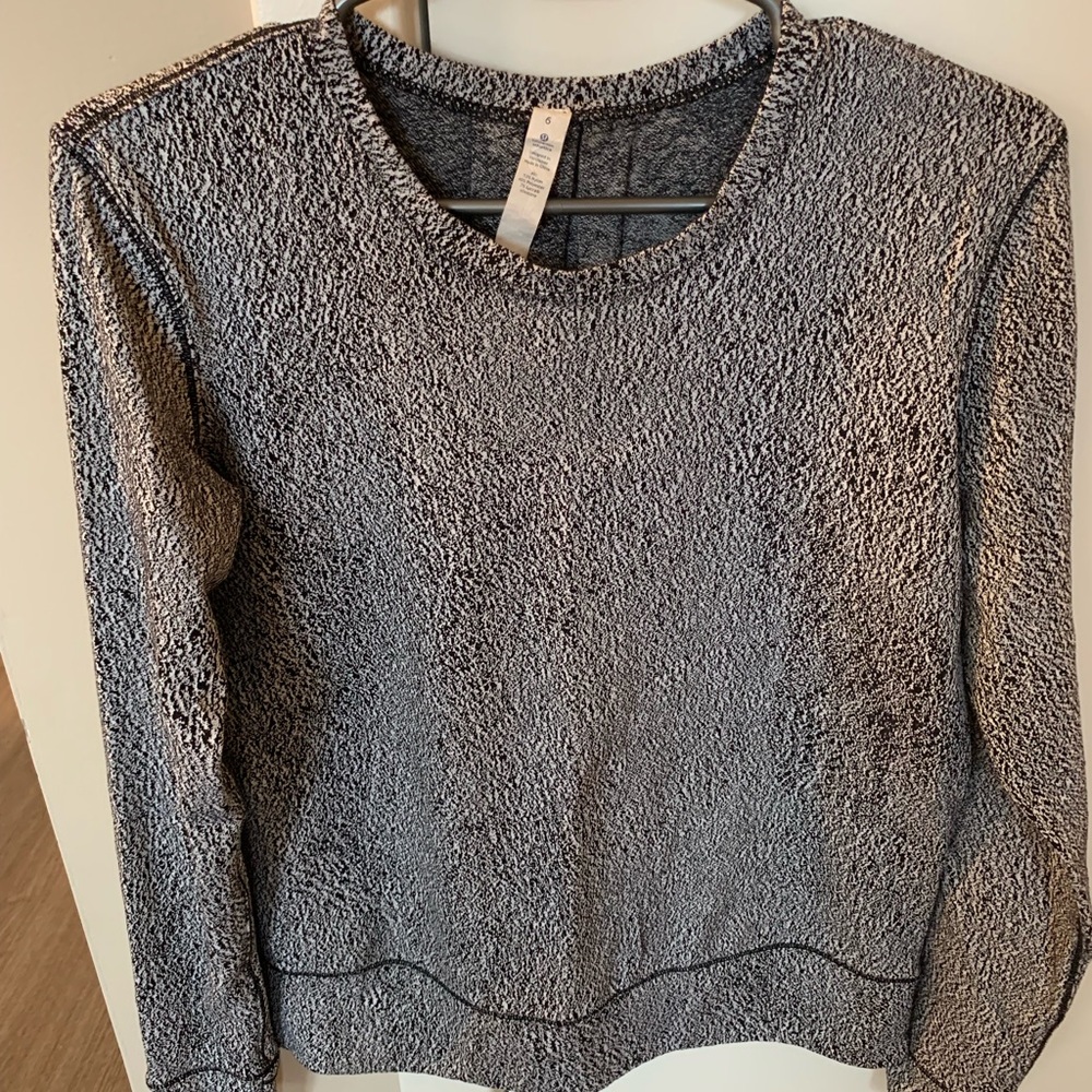 Women’s Long Sleeve Tee/Sweater Size 6